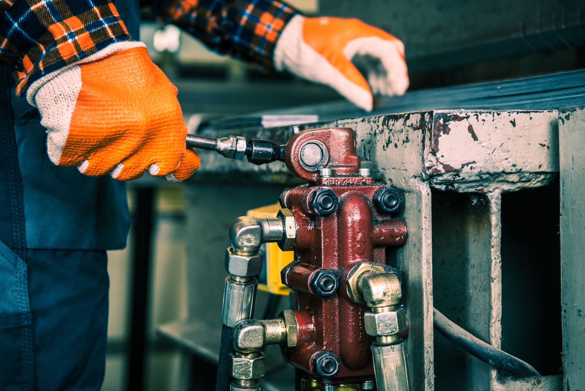 hydraulic fluid foaming in a hydraulic machine