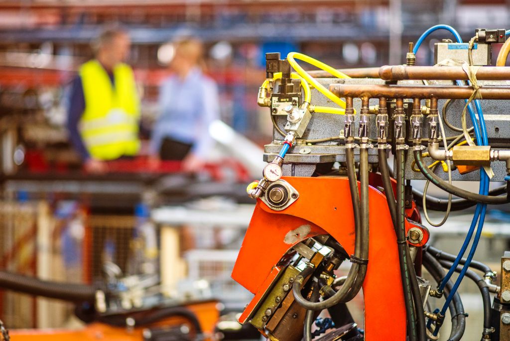 What to Do With Hydraulic Fluid Leaks